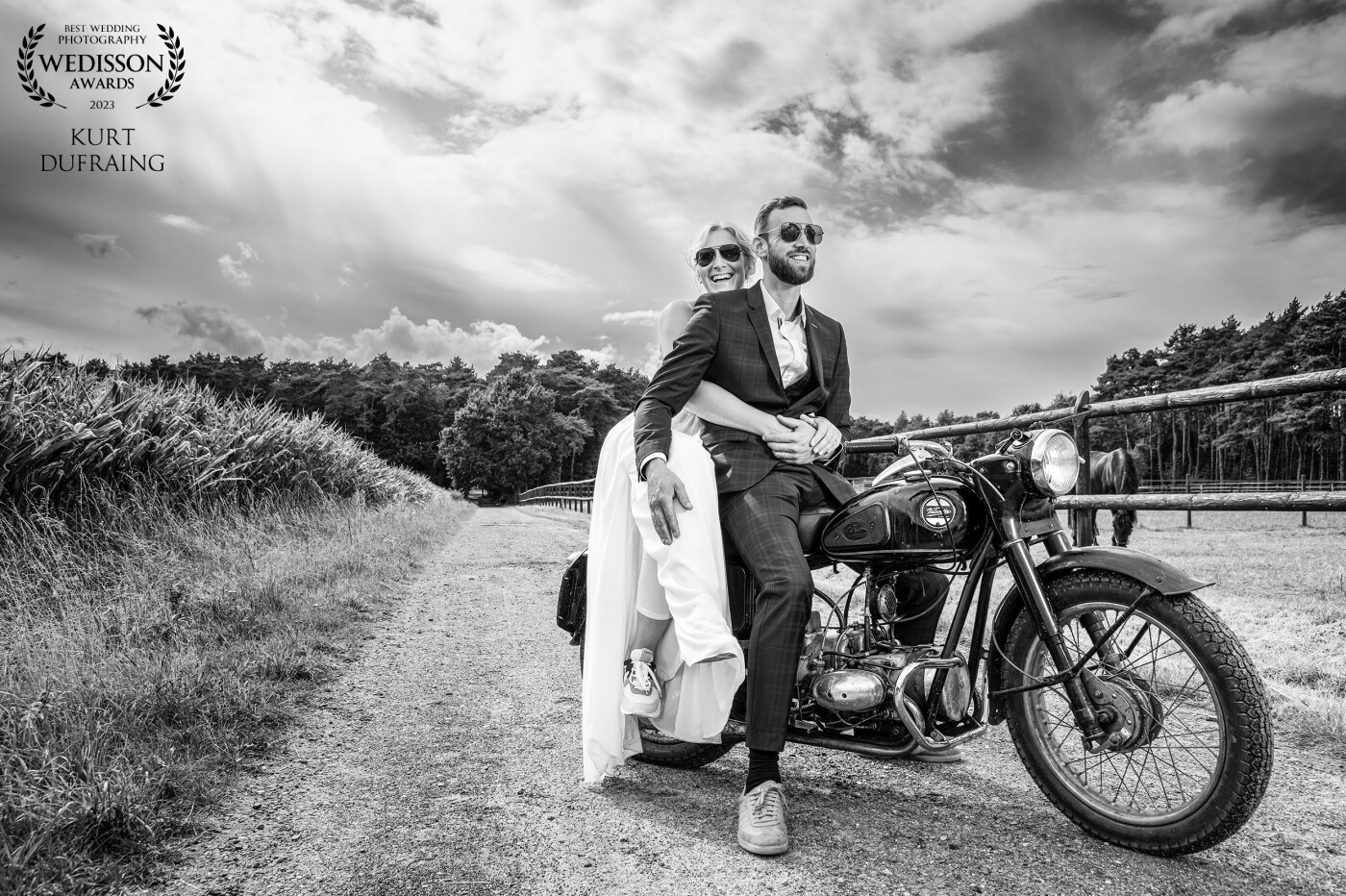 This beautiful location was close to the backyard of the bridal couple. The man had made up a motorcycle by himself, which we used for the photo shoot. It makes him extra proud of this photo and makes the photo something very personal for the couple.