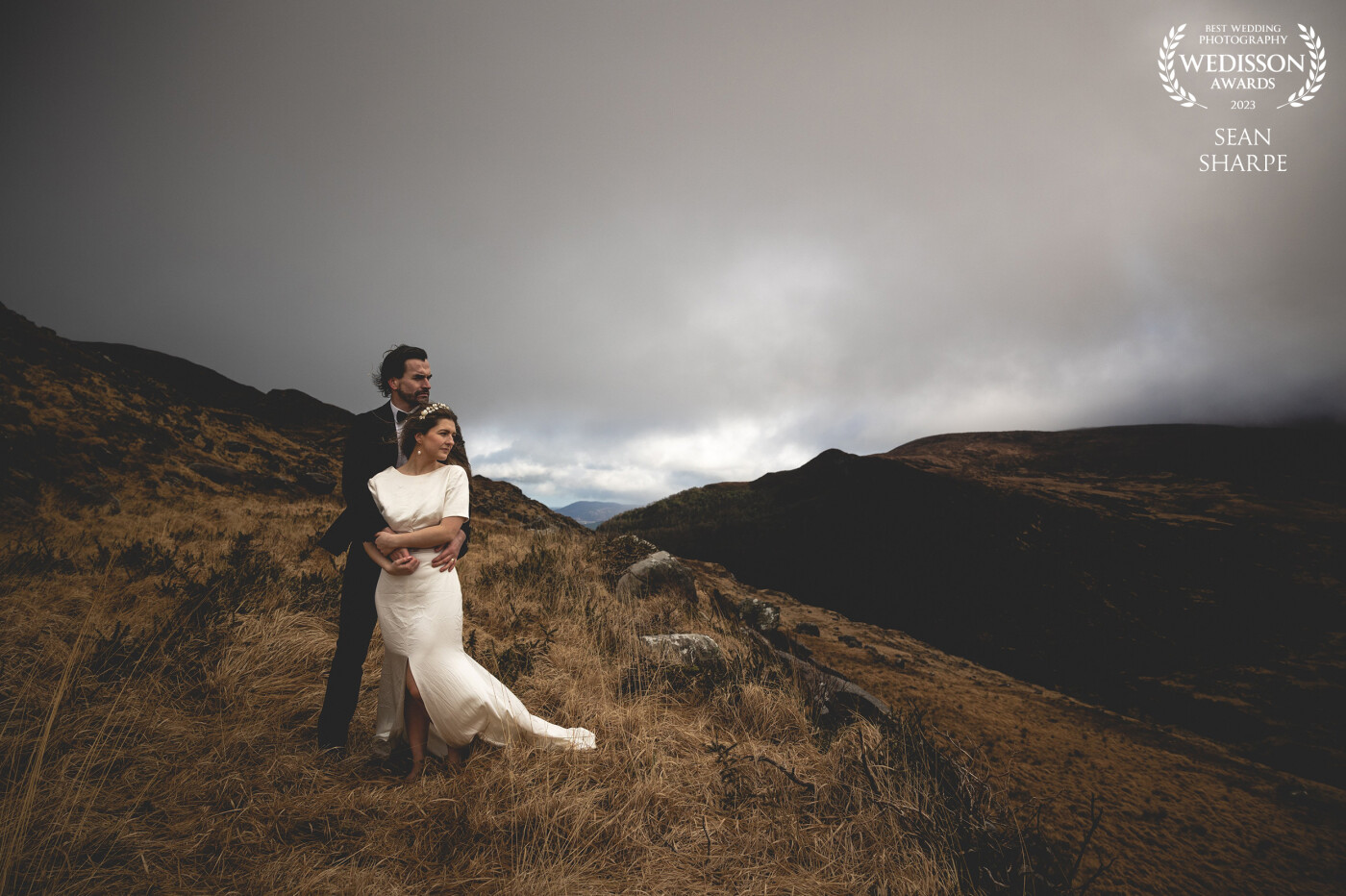 Anothet shoot in the mountains of Kerry. I absolutely love the atmosphere of this image. What a backdrop. What a couple.