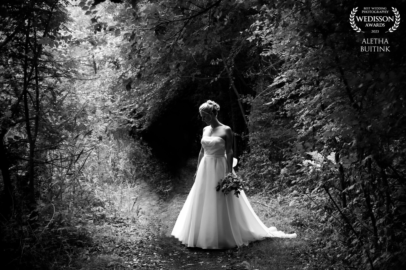 This stunning bride and this lovely light came together beautifully. This photo was taken in the garden of Slot Moermond