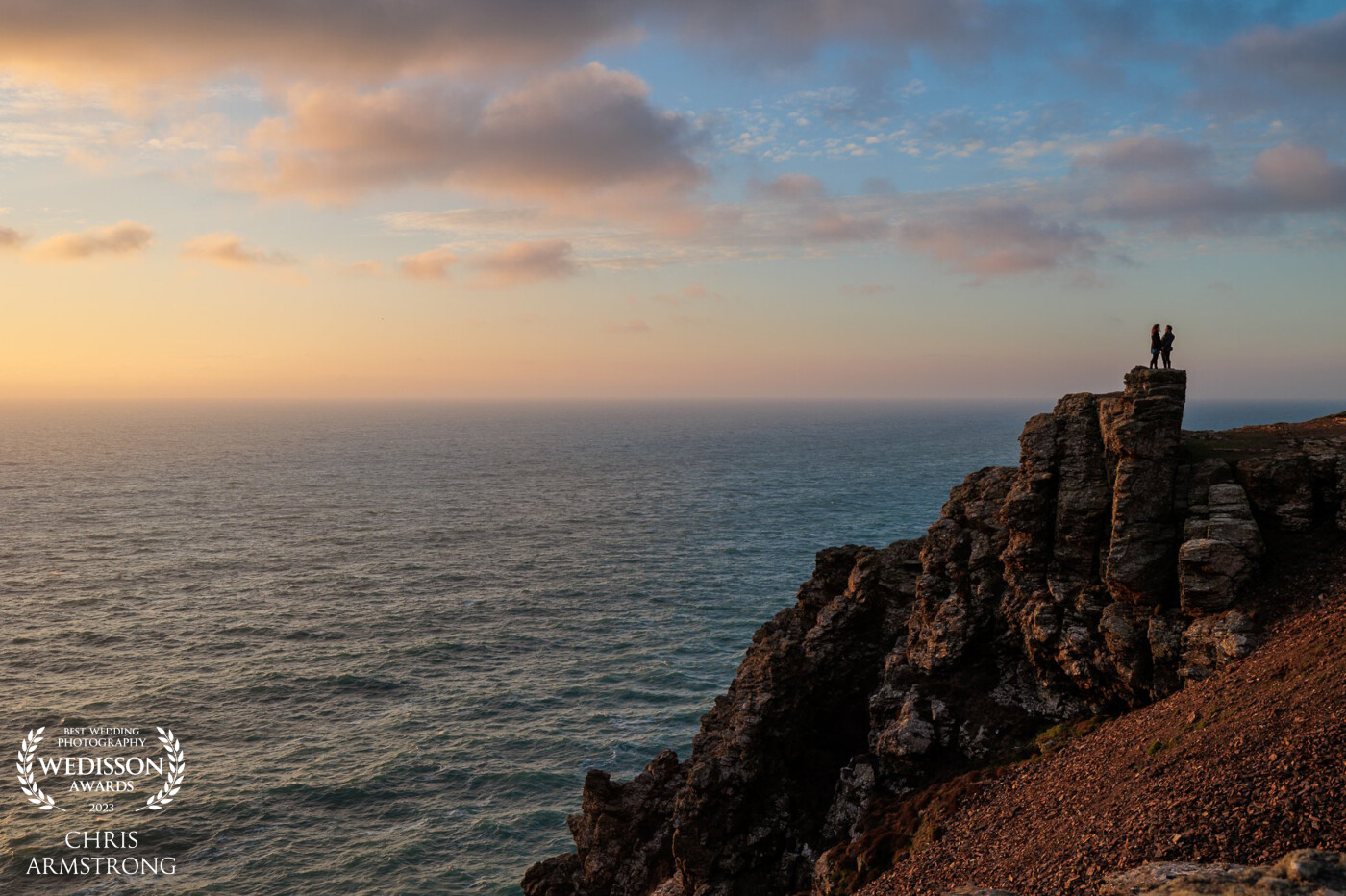 I met Elecia and Josh for their engagement shoot ahead of their autumn wedding at St Agnes in Cornwall. So we went for a nice sunset walk and luckily for me they were both fine with heights and a bit of exposed clifftop scrambling!