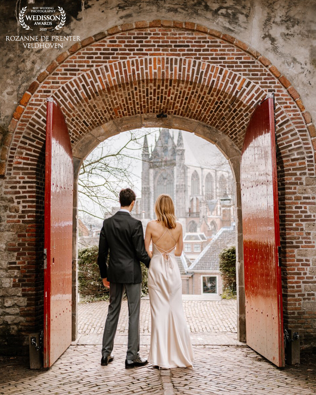 This photo is taking at the Burcht in Leiden. A fantastic historic spot with a fantastic wedding couple.