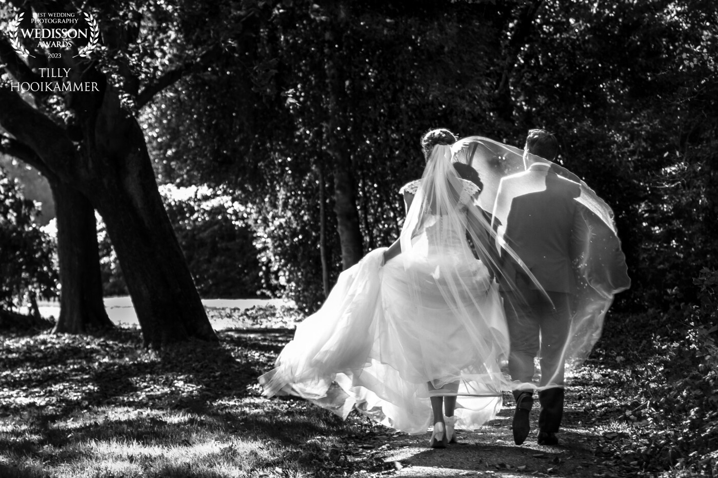 The bridal couple was unaware of the magical play of the sun and wind with the veil.