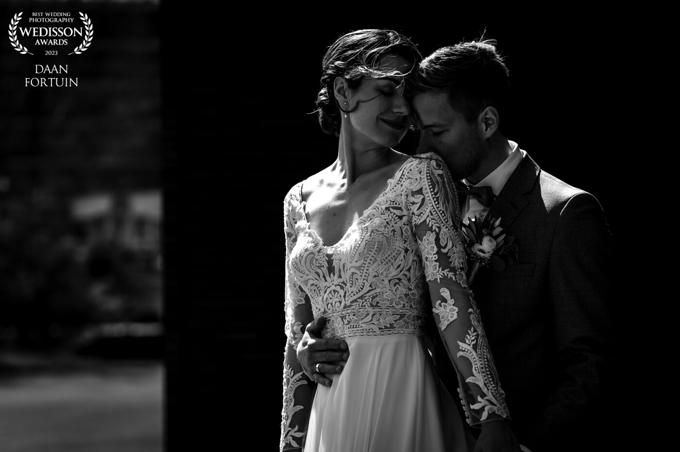 I love contrast and playing with light.. this beautiful couple made it all come together ;)