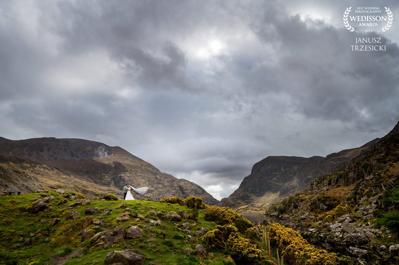 It was a bit of a hassle and risk about the weather to go to this beautiful location on the wedding day for 10 min photo shoot but it was worth it. A scenic view and the couple posed in a strong point of the composition.
