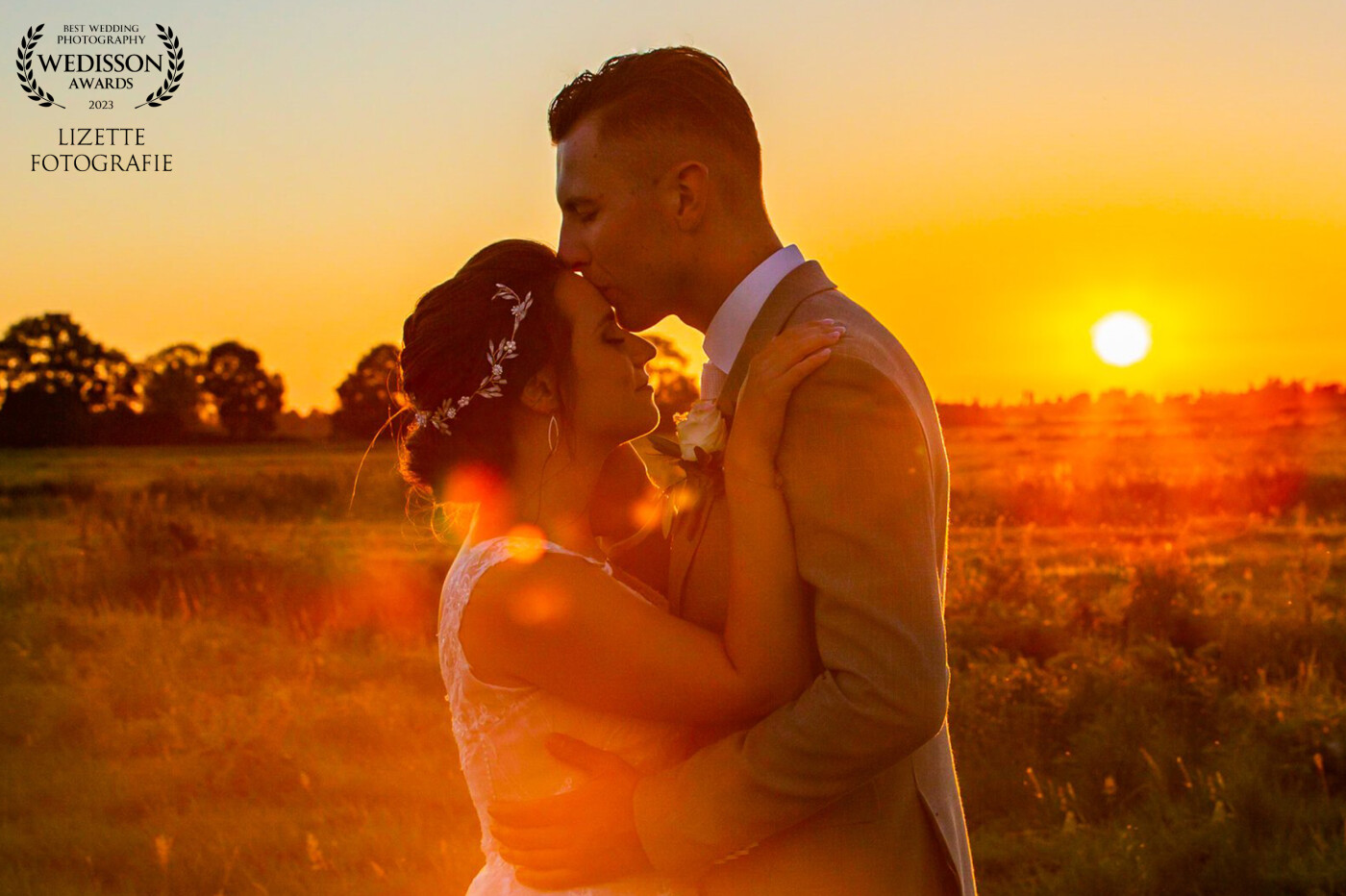 beautiful sunsetshoot in The Netherlands, with gorgeous wedding couple. love their intimacy, and the colours of the sun