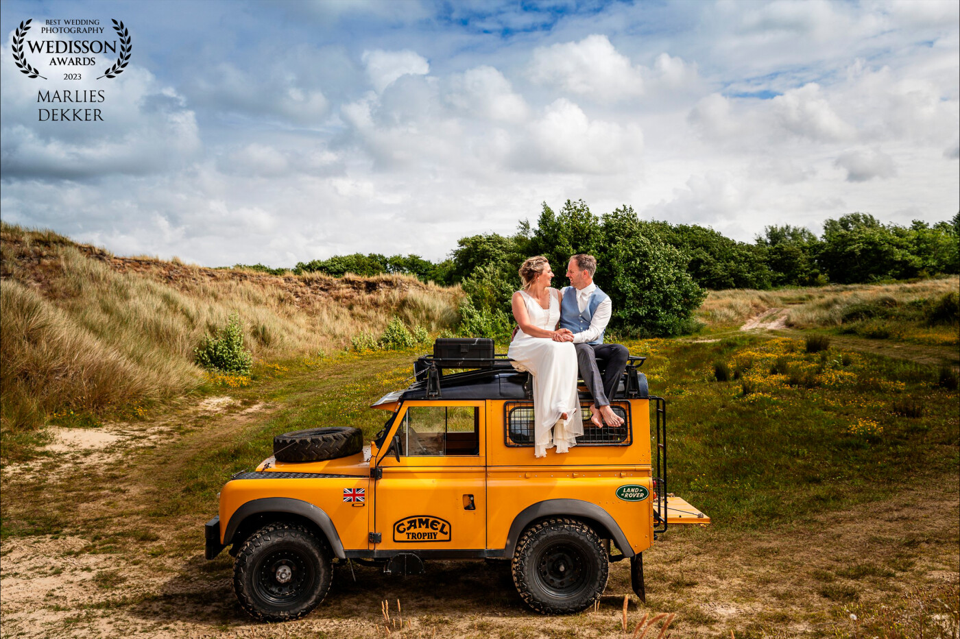 As a Land Rover Defender driver i got in contact with this couple years ago. <br />
The couple has the same passion for old Land Rover series and defenders. So i was very happy that they got married in their old 'fellow'. The dunes, the sky, the car, it all came together in one pic, which i really really love.