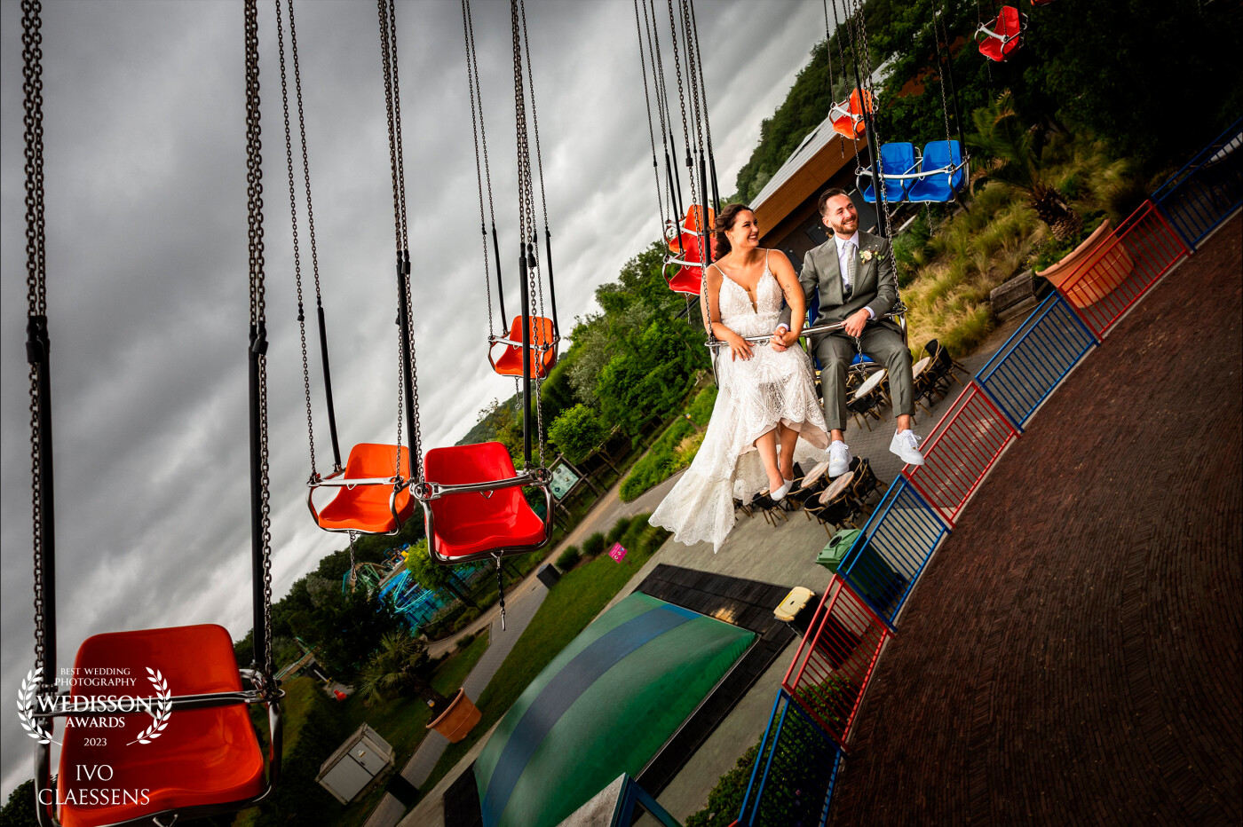 Two months ahead of the wedding, the bride contacted me via mail with a special request: a photograph while riding a carousel. Without hesitation, I agreed to the idea. And now, here is the outcome of our endeavor!