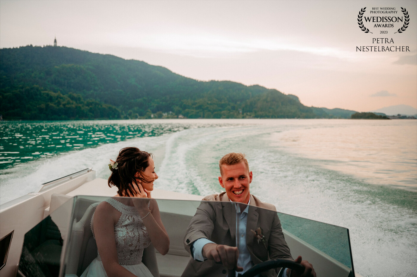 When getting married at Lake Woerth in Austria (Carinthia), a boat ride needs to be part of the experience. The warmest and biggest, turquioise alpine lake is an amazing place - definitely worth to be visited!