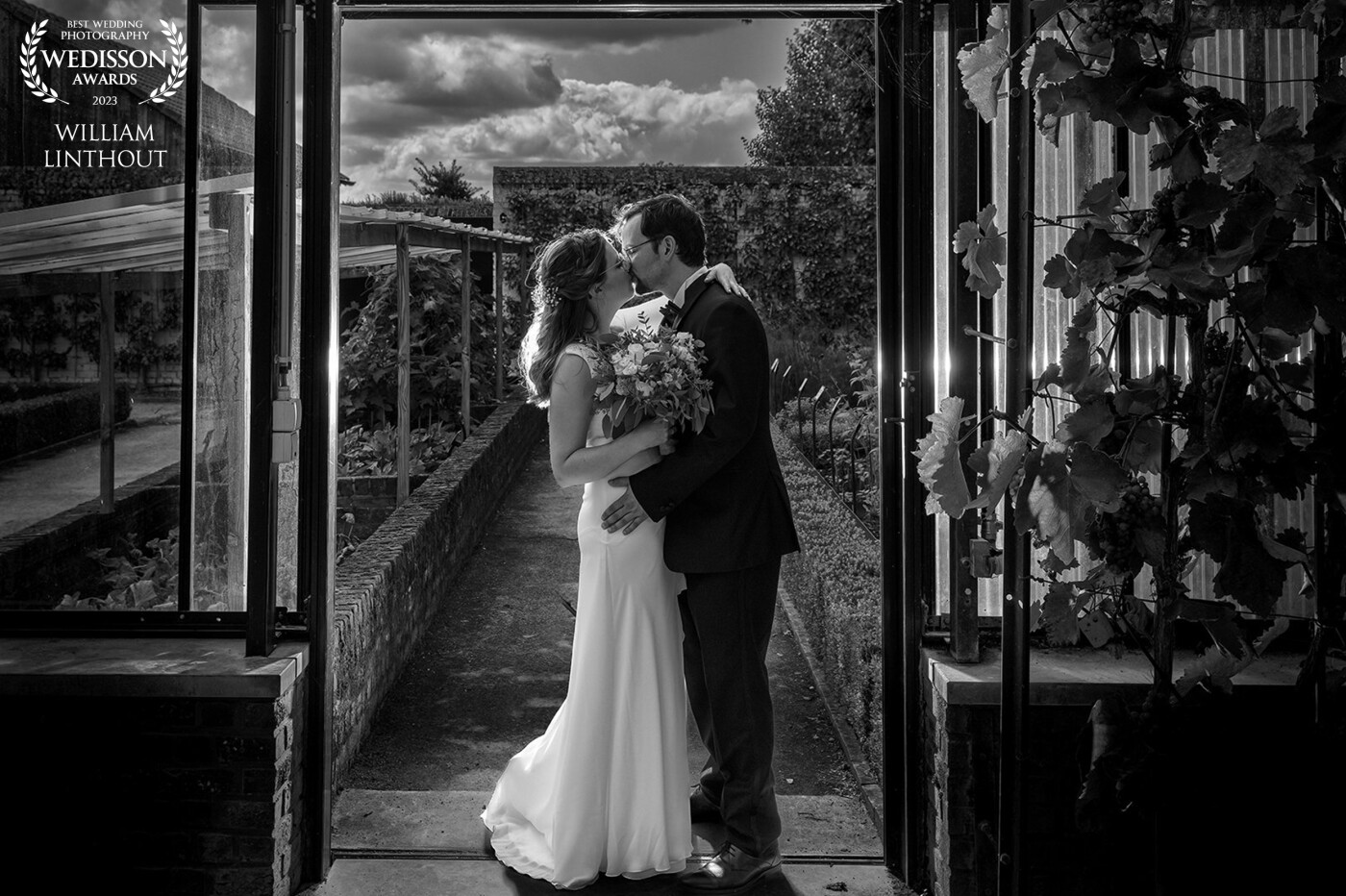 This picture was made by daylight on a sunny hot day. I love the naturel atraction between the bride & the groom and you can feel the love. I put it in black & white because it makes the picture stronger in my opinion.