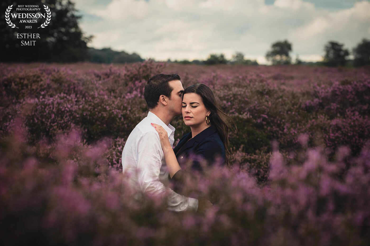 Ayda and Remko booked me for their wedding which will be taking place in 2024 and wanted to do a loveshoot this year. We decided to wait untill August so we could shoot in the blooming heather. The weather wasn't what we had hoped for, we even had some rainshowers, but it was a great evening anyway and we even saw some deer crossing the heathland.