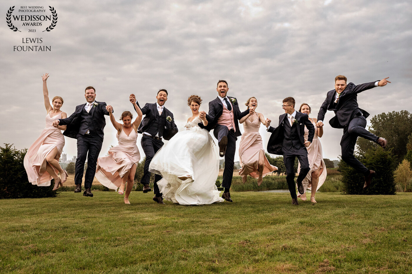 Klea & Dan had the wildest set of bridesmaids and groomsmen at their recent Old Hall wedding.<br />
All they wanted to do was have some fun, and who were we to say no 🤪