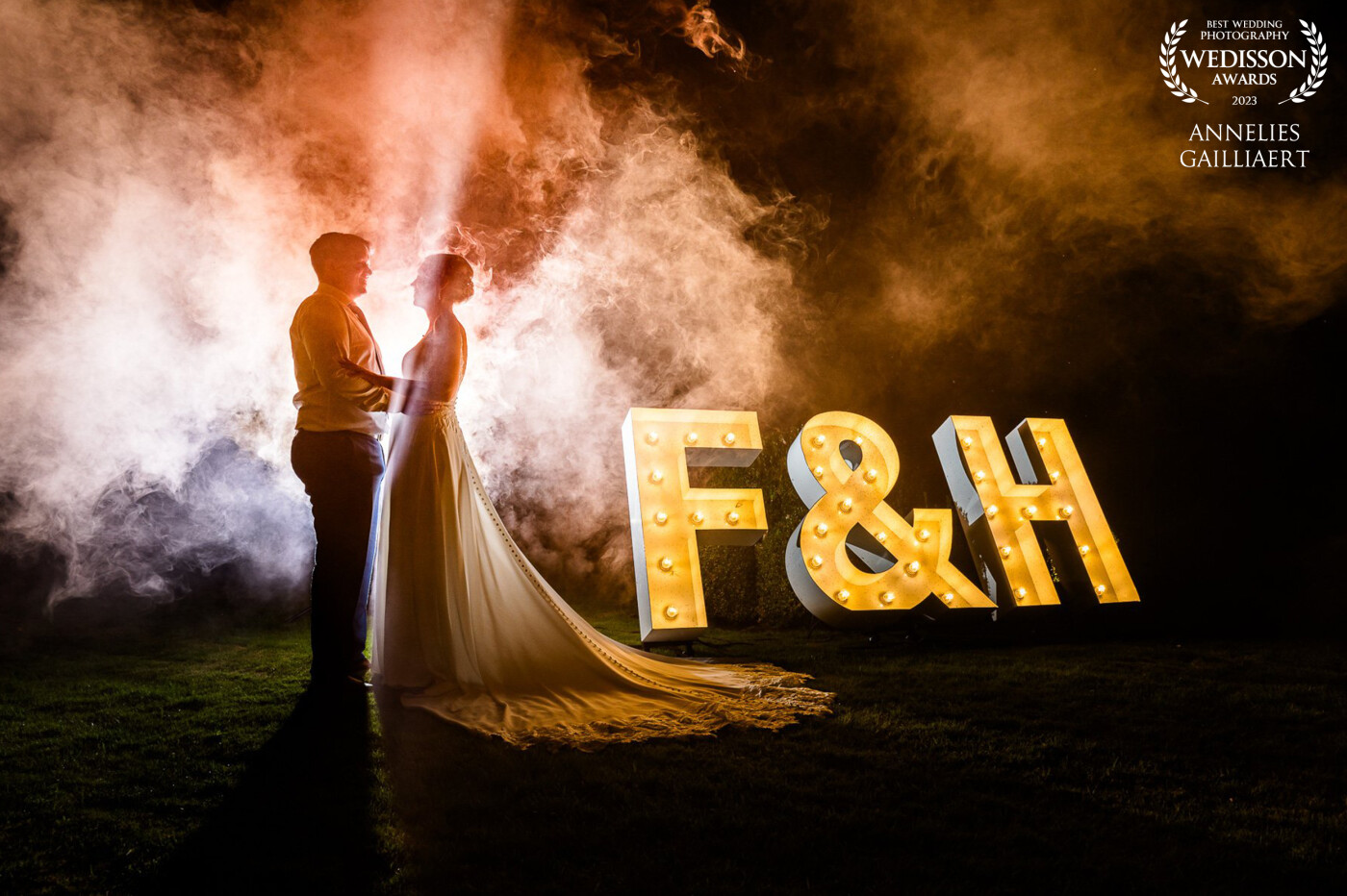 As the groom is a fireman, the use of a firebomb was perfectly fitting for a last photo with a bang.