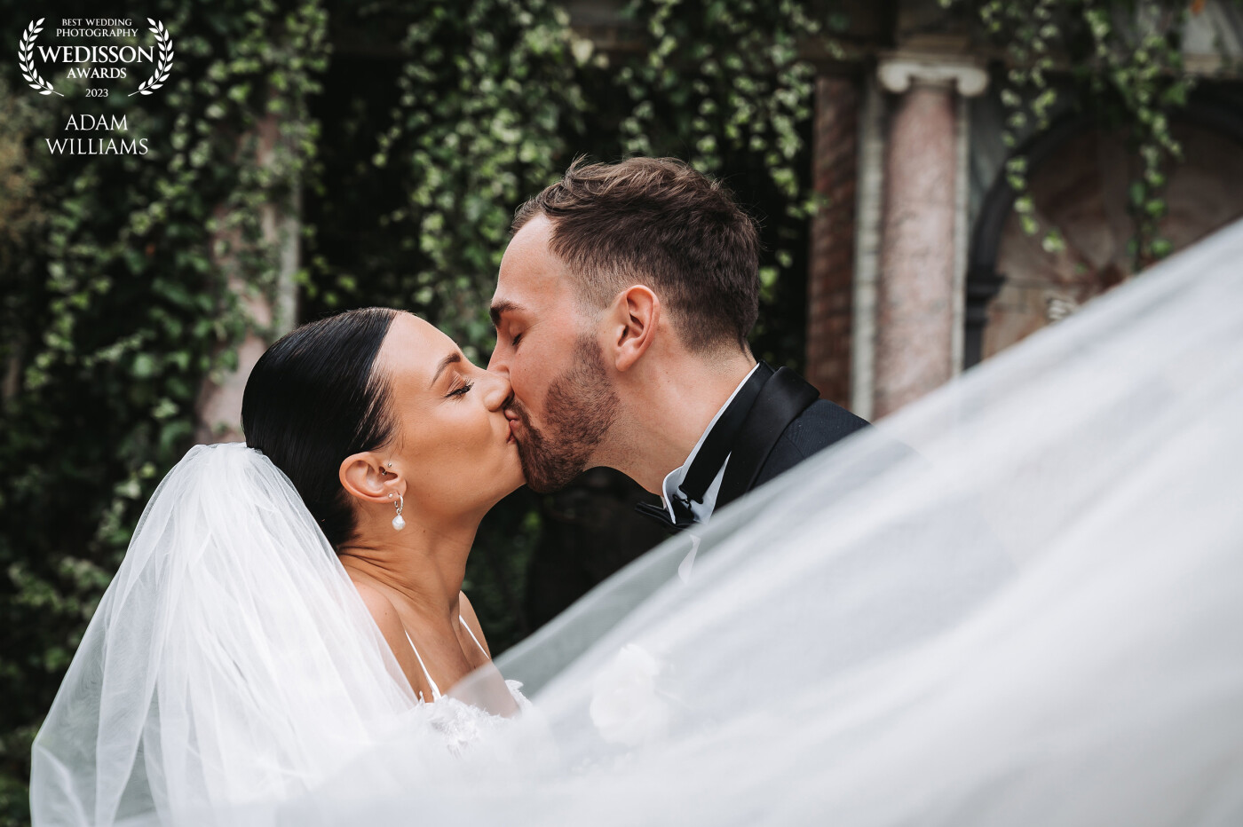 We absolutely loved photographing this beautiful couple, Paris had a fantastic long veil and worked very well with the wind and got some gorgeous couple portraits!