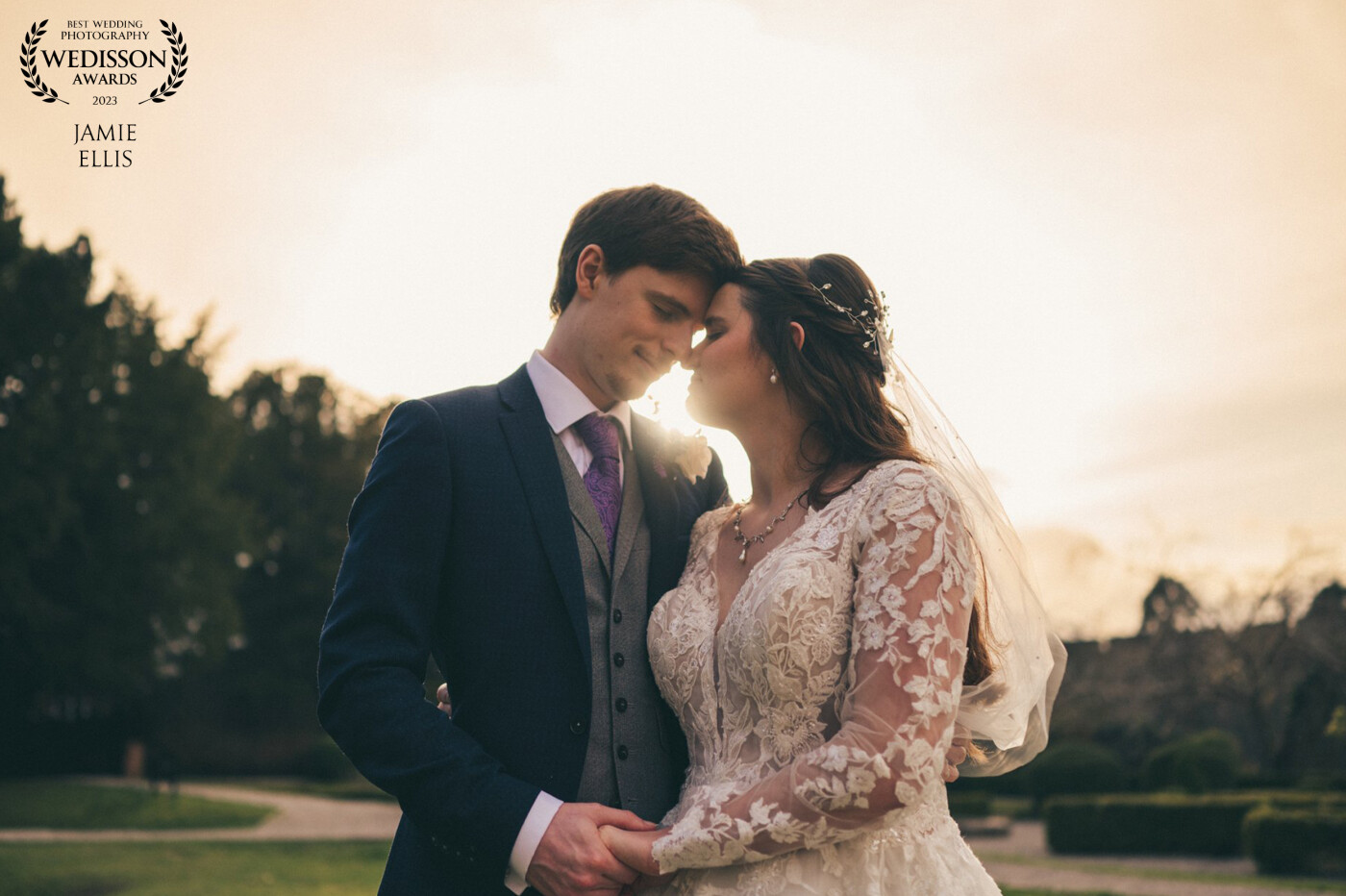 Sometimes the sunlight is just right and it shone perfectly for this lovely shot of Rebecca & Robert.