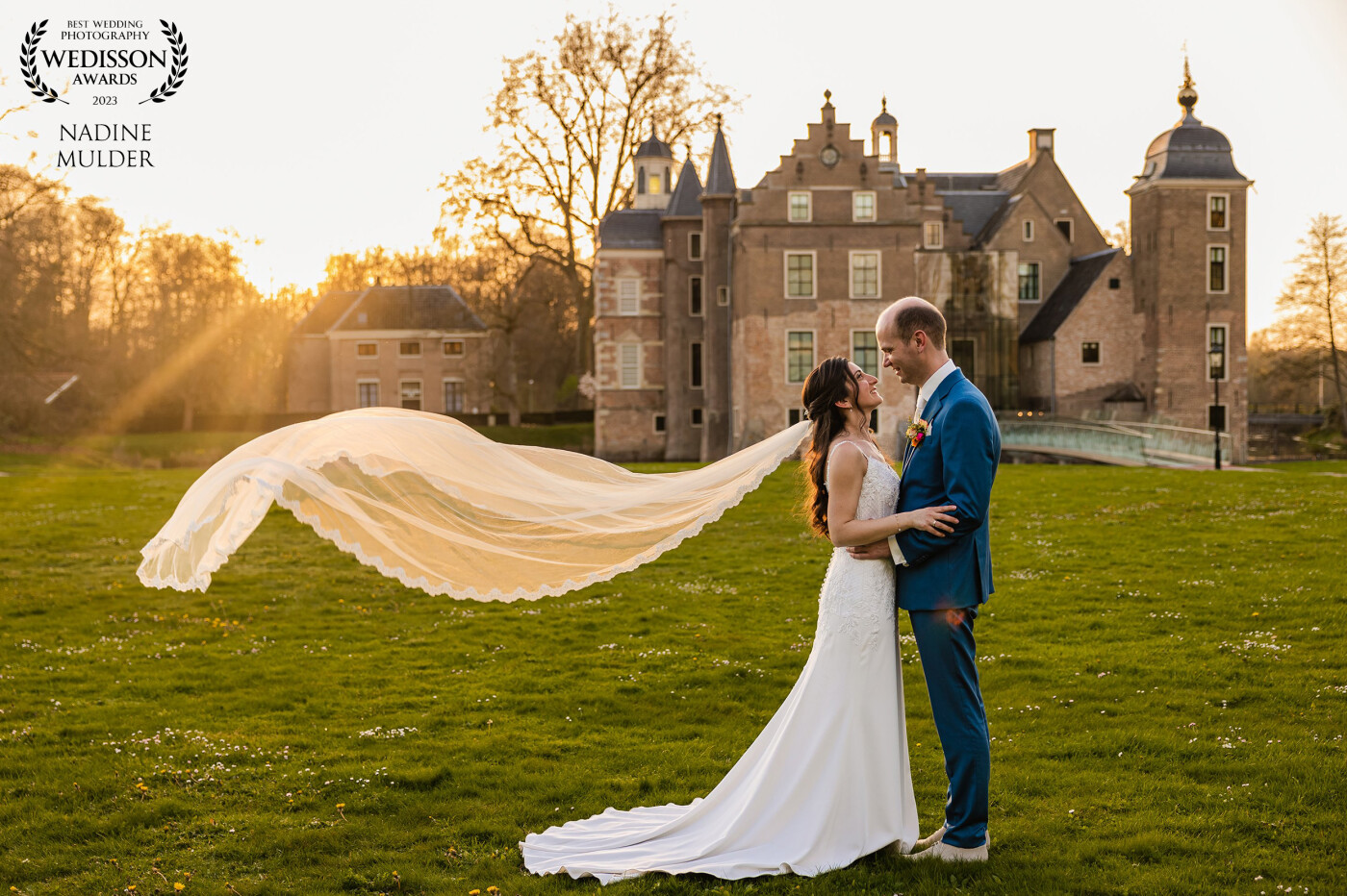 This was my first wedding of season 2023! It was mid April and the weather was amazing. When I saw this sunset I had to take this amazing couple outside!