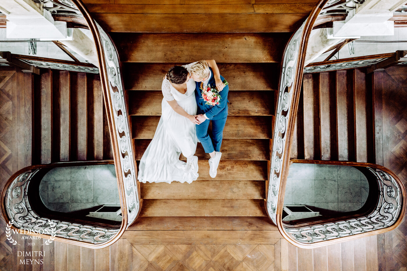Célèstine and Brecht got married this summer, but they agreed to another after wedding shoot. This photoshoot took place in the beautiful blue castle. The stairs were perfect for a symmetrical shot.