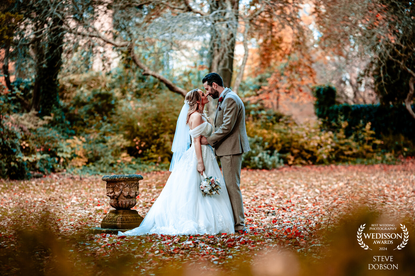 Rachel and Marc at the The Mansion House in Jesmond, Newcastle Upon Tyne. Rachel braved the cold on a brisk November day to get some great shots at this beautiful historic venue.