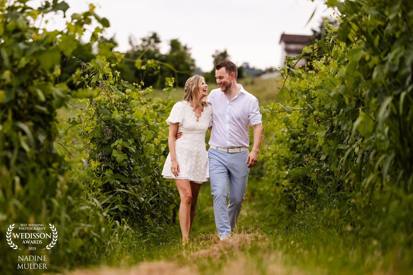 The night before their big wedding in Italy, the pizza party took place, and of course, there was a moment for some photos in the vineyards of Moretti di Adimari.