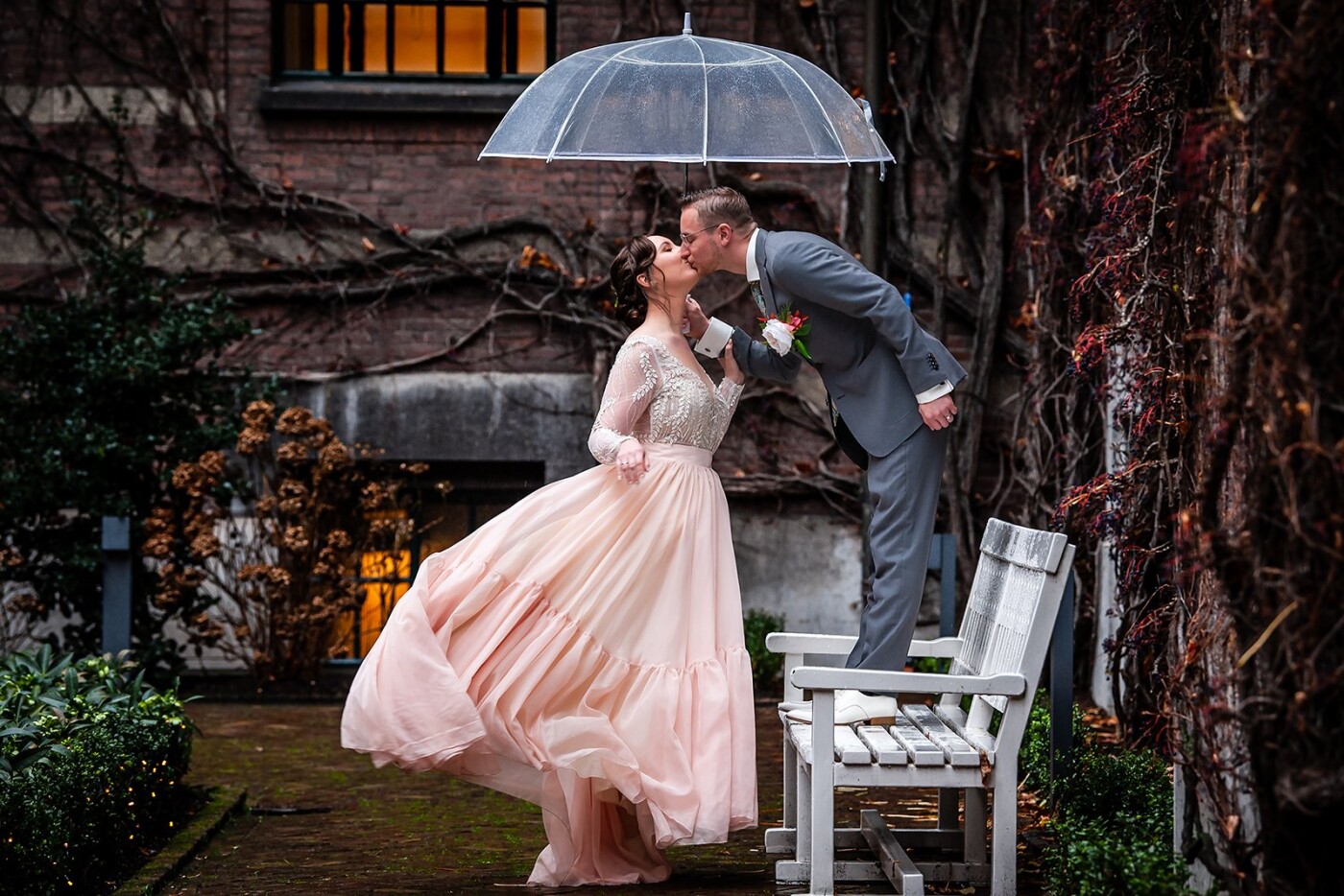 Kissing in the backyard of Rotterdam City Hall