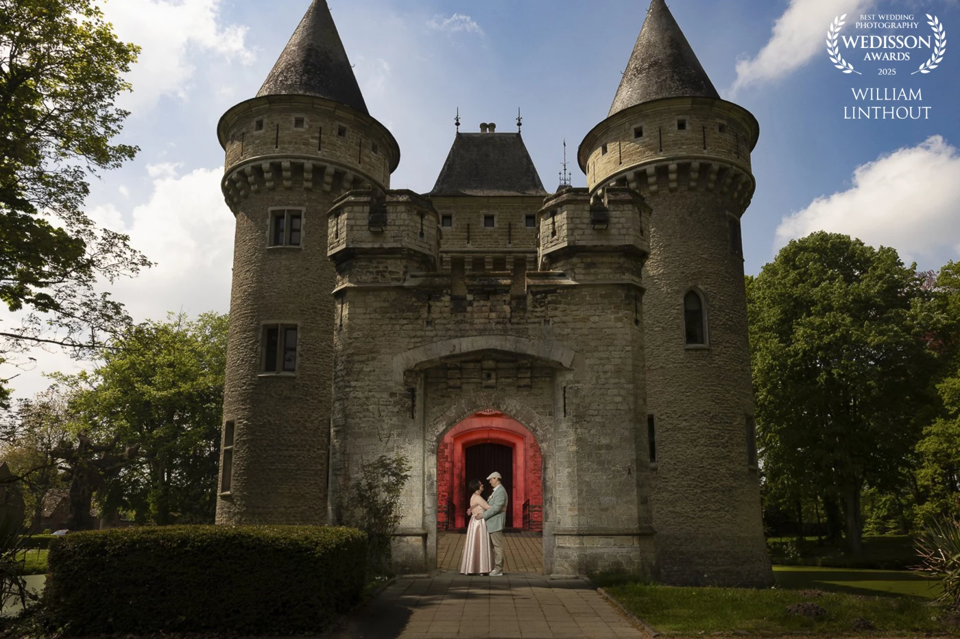 A photoshoot of the newly married couple at this beautiful castle had some creative lighting with some flashes and some colour gels I thought.