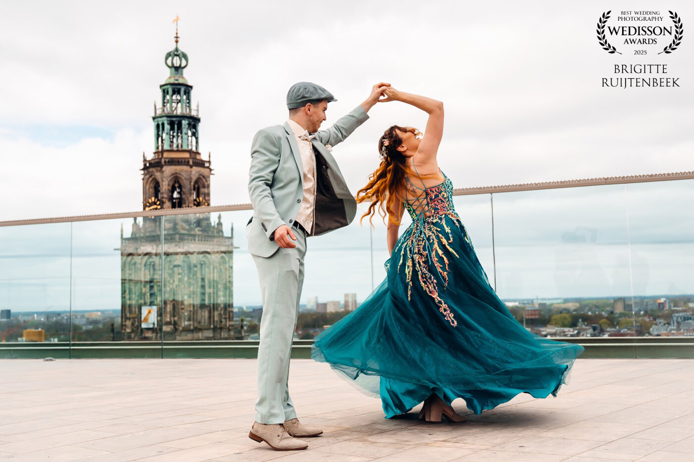 A little dance on the rooftop of the Forum, one of Groningen’s architectural masterpieces. With a view of the Martini Tower. This is how every Groninger would love to get married!