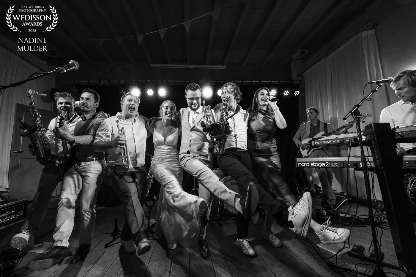 When the groom picks up his trumpet and the party hits a new high ๐บ๐ฅ Dancing between the grooms band, surrounded by friends, love and music. Koen & Rachel made their wedding night one for the books.