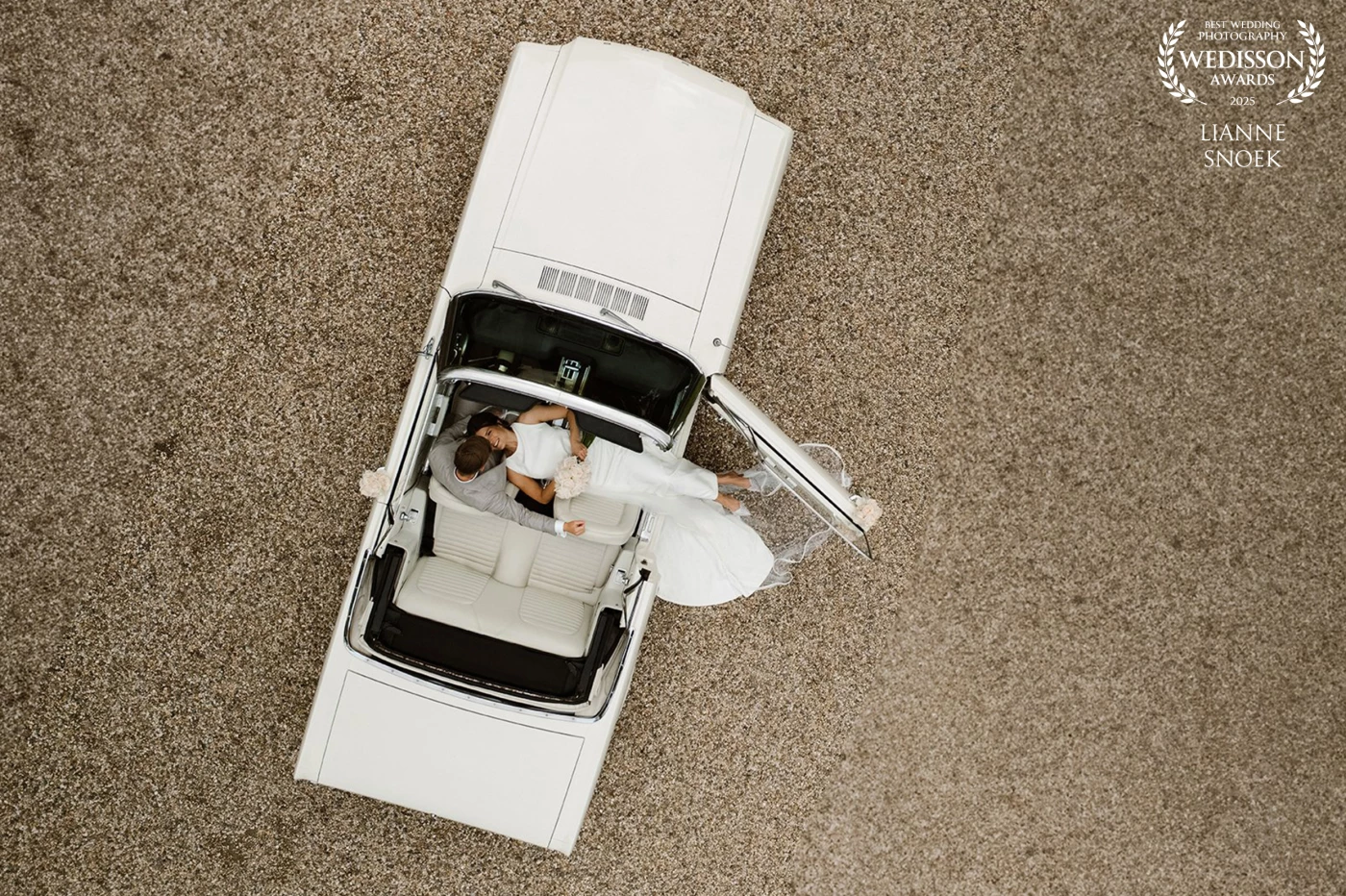 When the wedding car is a cabrio, it gives great opportunities for a beautiful drone shot from above!