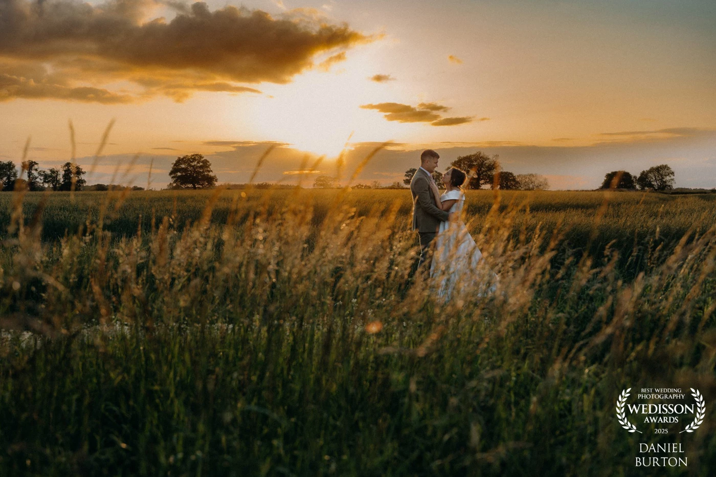 Who doesn't love a wander through long grass during the golden hour? <br />
<br />
Ellie + Andrew at Hanbury Barns Wedding Venue, UK.