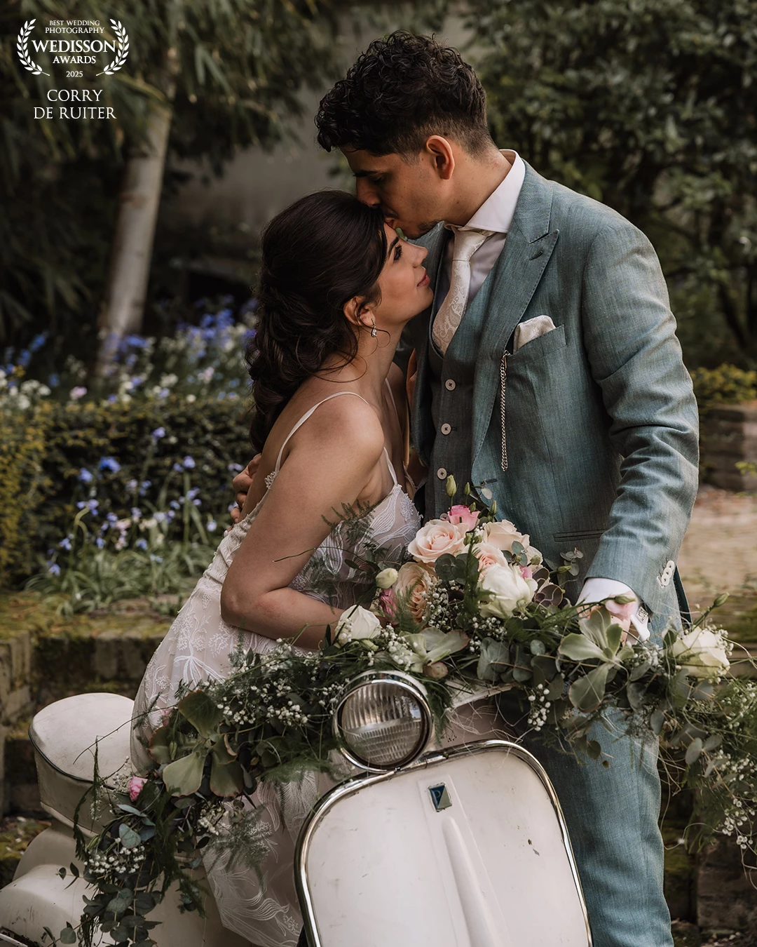 A touch of Italian romance, love on two wheels and a sea of flowers – a moment straight out of a movie.
