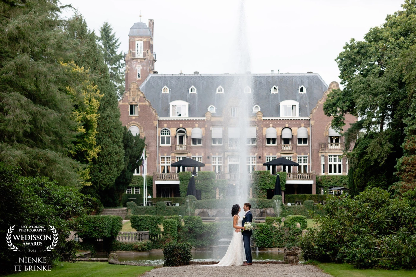 There they were, right in that little spot where everything made sense to me. A gigantic fountain, a beautiful castle in the background, but the most beautiful thing was how they looked at each other, as if nothing else existed for a moment.